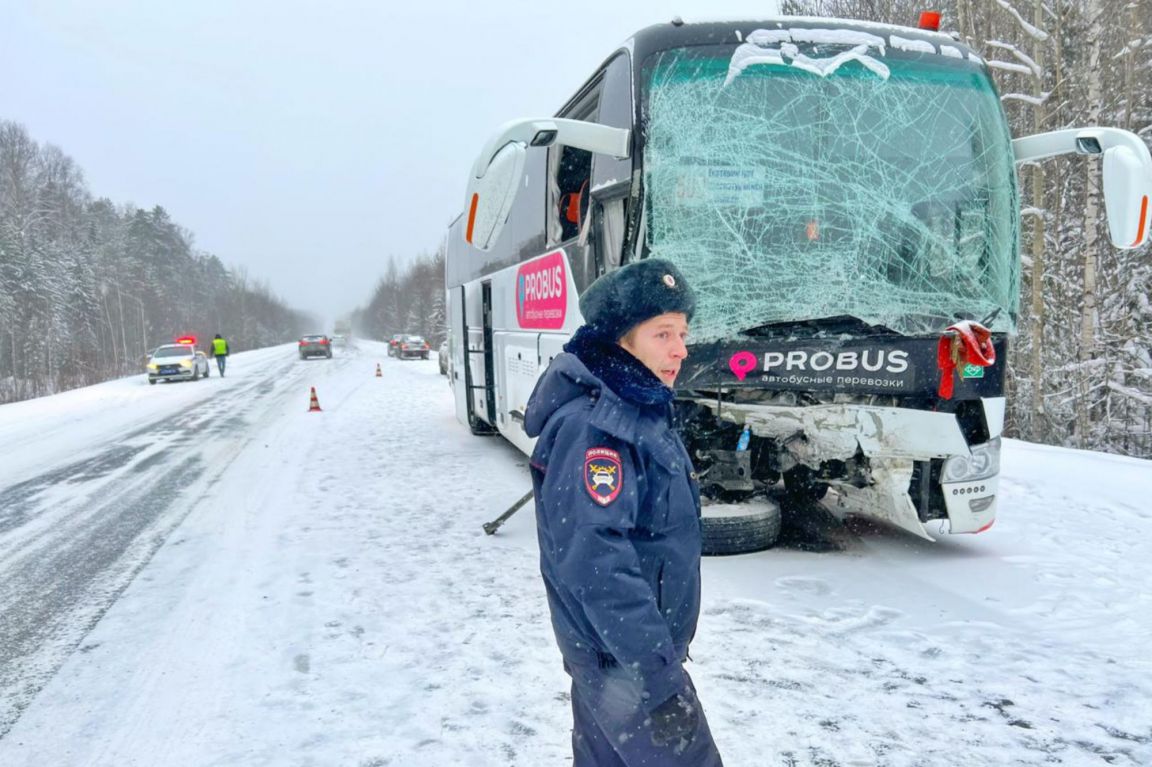 В Свердловской области в ДТП с пассажирским автобусом погиб человек -  «Уральский рабочий»